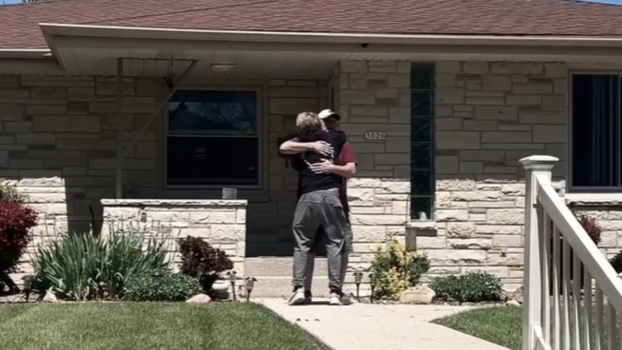 Exchange Student Stuns Host Family With Surprise Return