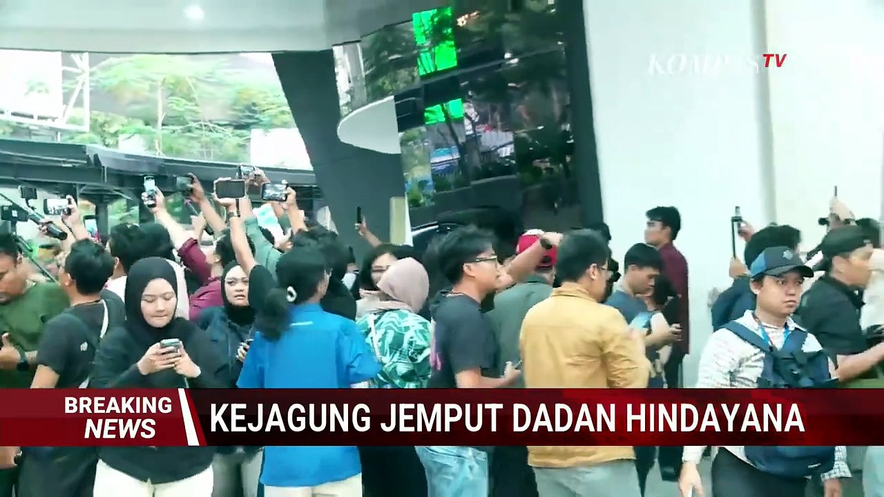 BREAKING NEWS! Detik-Detik Dadan Hindayana CS Digiring ke Mobil Tahanan Kejagung