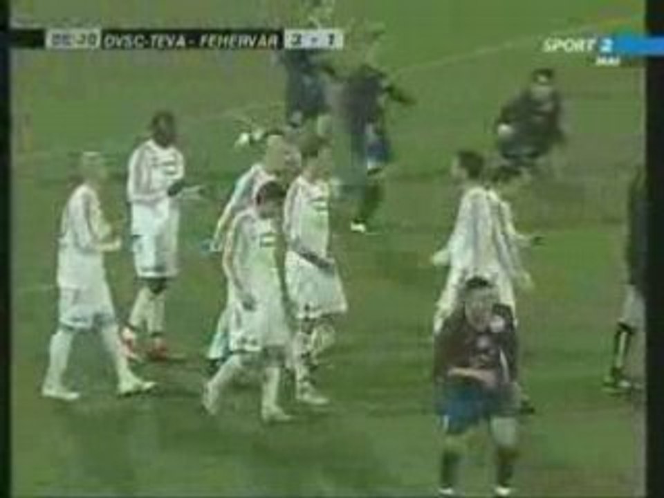 DVSC - Fehrvr : but contre son camp