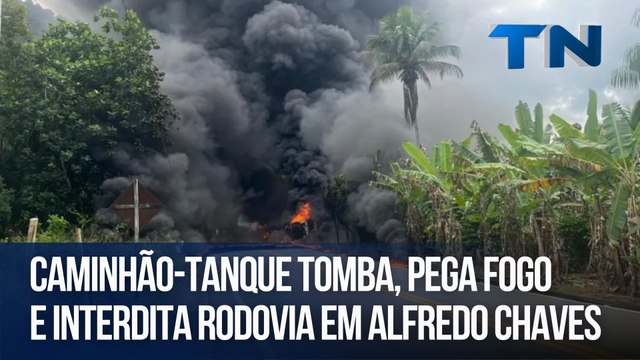 Caminhão-tanque tomba, pega fogo e interdita rodovia em Alfredo Chaves