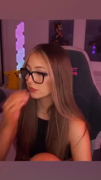 Last time I try use hand gestures as an example 😂😭😭 #twitch #twitchstreamer #twitchclips #twitchmoment #twitchfails #gamergirl #jokes #funnyvideos