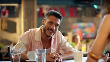 Sadece Arkadaşız 1.Sezon 17.Bölüm İzle