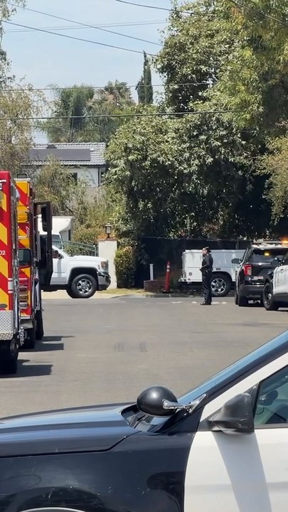 LA neighborhood evacuated due to possible explo...