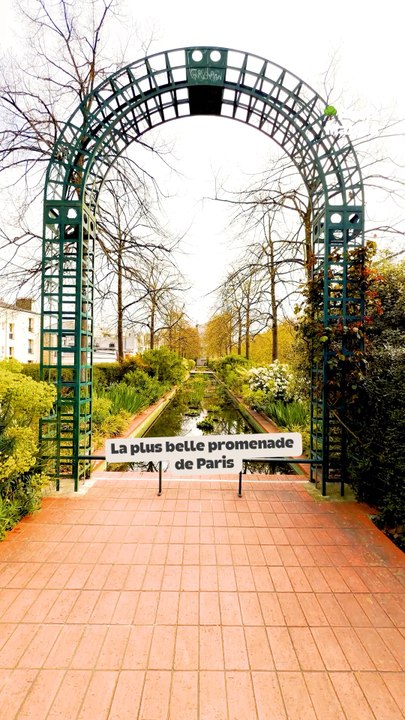 🌿 Le parc suspendu le plus célèbre de New York… doit tout à Paris 👀👉🏻 Et abonne-toi à Petit Mauda pour découvrir d’autres lieux cachés à Paris 🌿©️ Crédit : @petitmauda