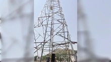 मोबाइल टावर पर चढ़ा युवक