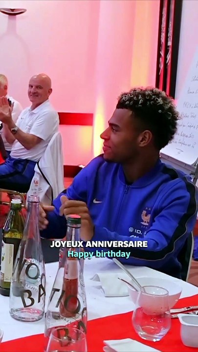 Una sorpresa speciale per il compleanno di Doué in ritiro con la Francia