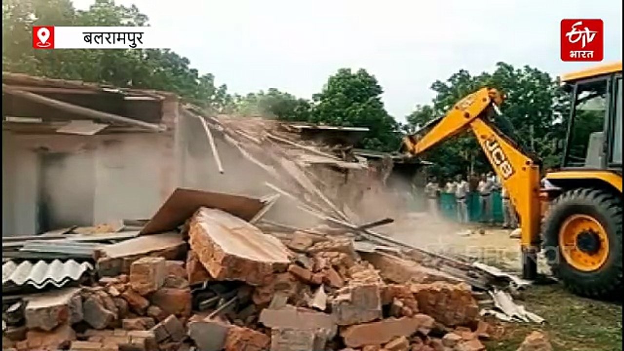 वन विभाग की जमीन पर कब्जा करने वालों पर बुलडोजर एक्शन, 31 कब्जों को कराया गया मुक्त