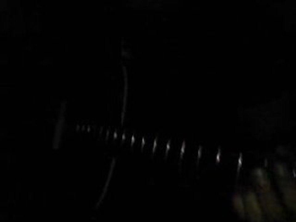 Antoine bourré qui joue de la guitare  (lundi 16 juin)