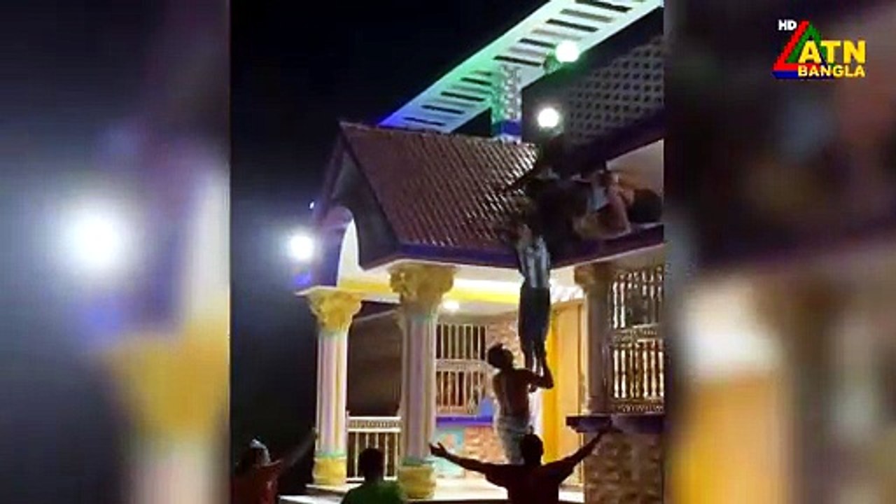 যেভাবে স্কুলছা_ত্রীকে বাড়ি থেকে তুলে নিয়ে গেল তরুণ_ ভিড