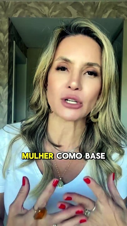 “Ali Klemt, comunicadora”. E o quê mais???