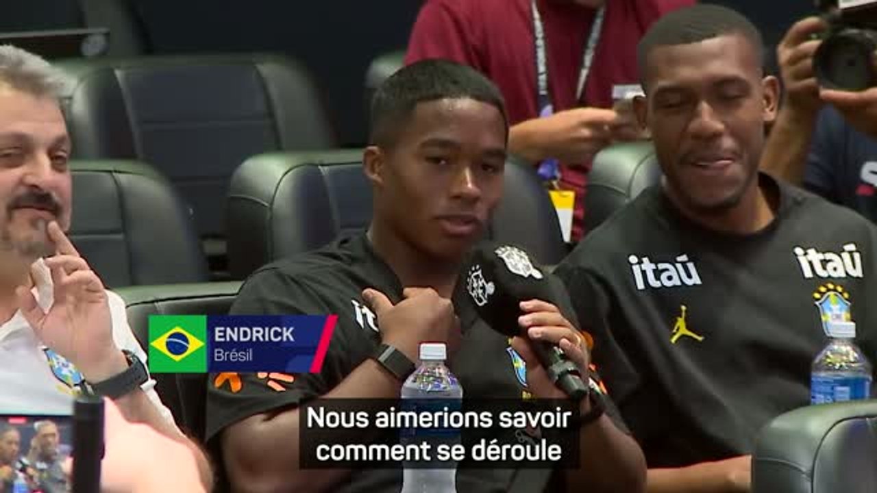 Brésil - Endirck se glisse parmi les journalistes et pose une question à Igor Thiago