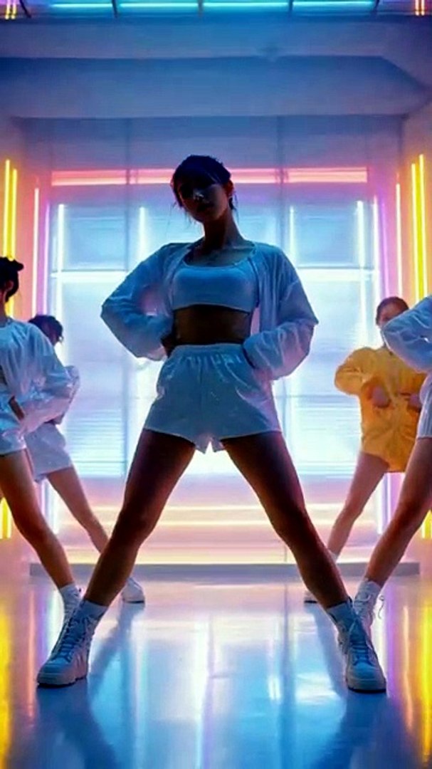 ⁣AI K-pop Day 5: White Neon Squad ⚡ 4.1s Pe Spin Miss Mat Karna