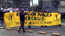 Marchas estudiantiles por recortes de Kast a la educación pública en Chile