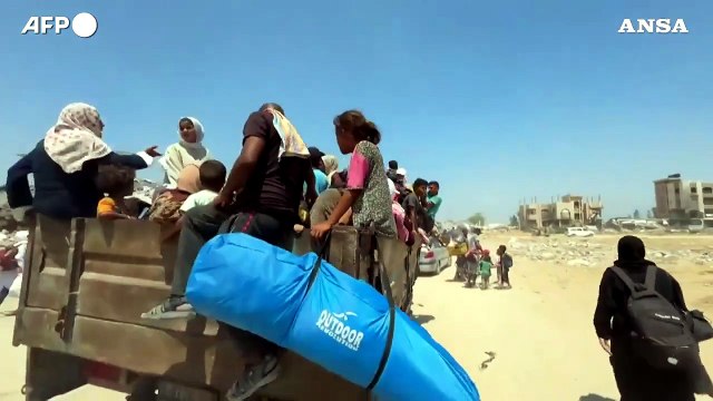 Gaza, palestinesi fuggono da Khan Yunis dopo i nuovi ordini di evacuazione