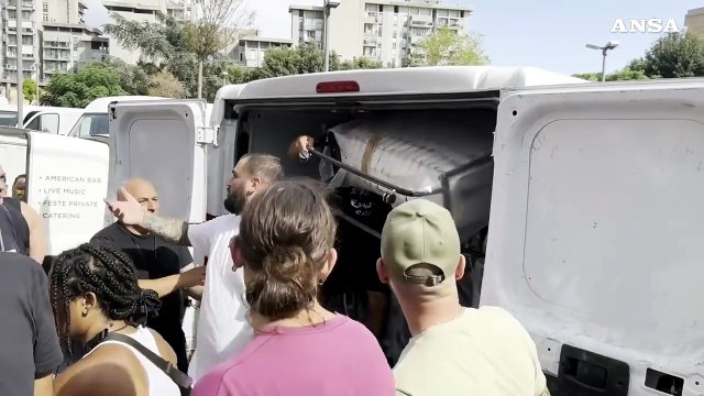 Crollo Scampia, consegnate dal Comune di Napoli 150 brandine per gli sfollati
