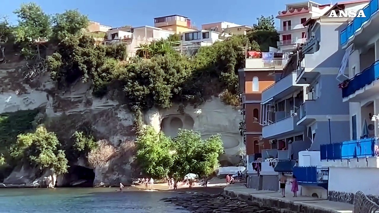 Nuova scossa di terremoto ai Campi Flegrei, avvertita anche in una spiaggia di Baia