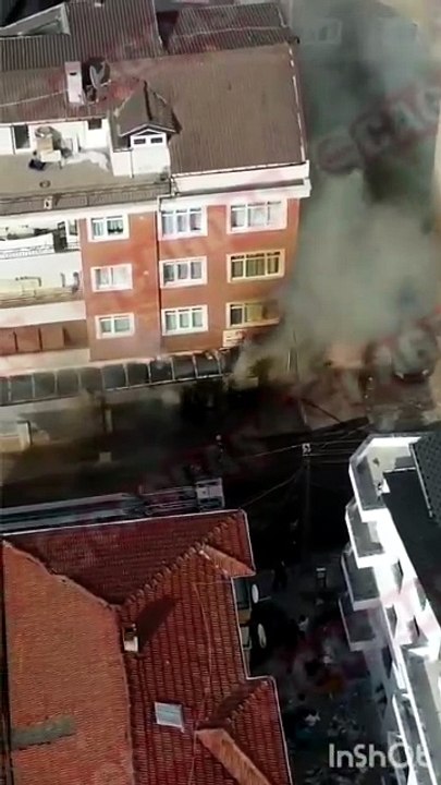 Karamürsel'de korkutan yangın: Apartmanı siyah duman sardı