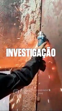 Video mostra suspeitos tentando fugir pelo telhado durante cerco da polícia em casa usada como 'estoque' do crime