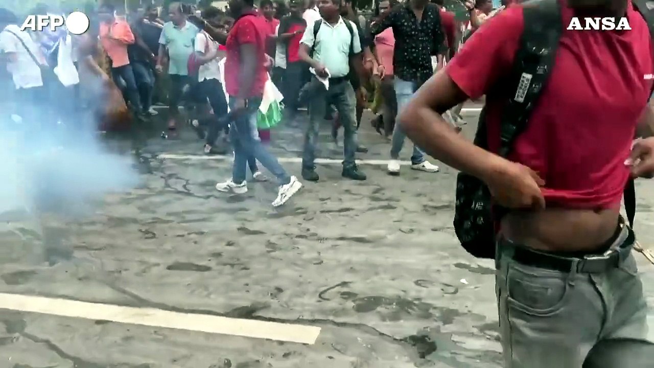 India, scontri con la polizia durante le proteste contro gli stupri