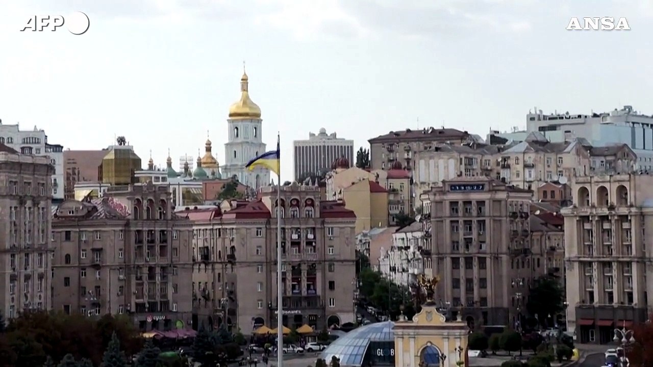 Ucraina, le strade di Kiev dopo l'attacco a Poltava