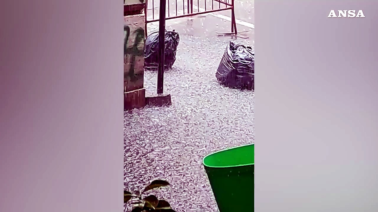 Bomba d'acqua a Roma, strade allagate