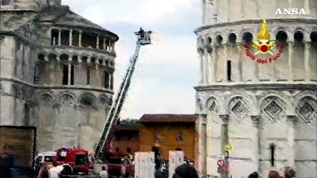 Pisa, malore mentre è sulla Torre pendente: salvato turista 45enne - Video