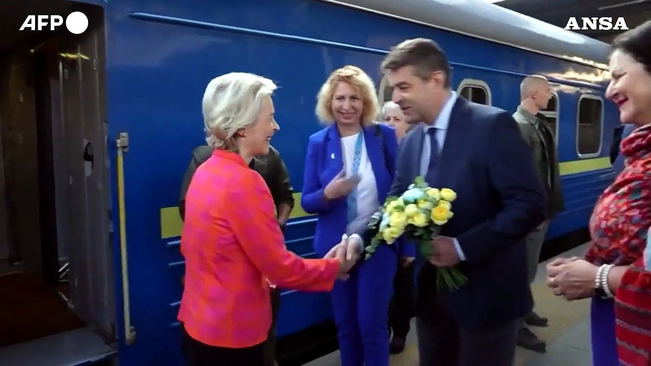 La presidente della Commissione europea Von Der Leyen arriva a Kiev