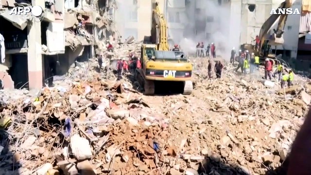 Libano, attacco israeliano nella periferia sud di Beirut: danni e macerie