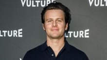 Jonathan Groff trifft nach 'Merrily We Roll Along' wieder auf Daniel Radcliffe