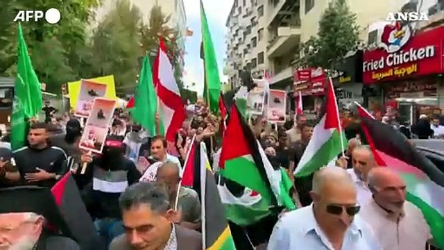 Cisgiordania, manifestazione a Ramallah a sostegno di Gaza e del Libano