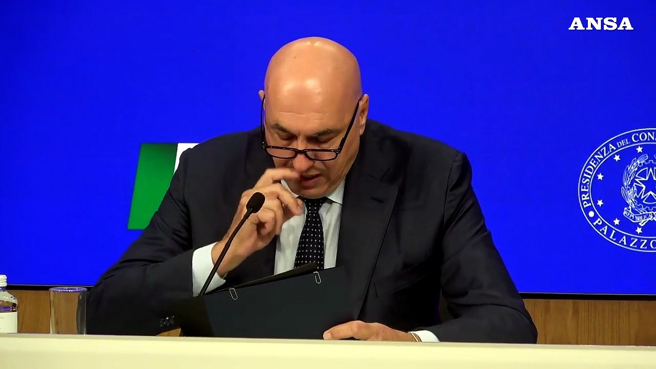 Libano, Crosetto: "Atti ostili contro Unifil possibili crimini guerra"