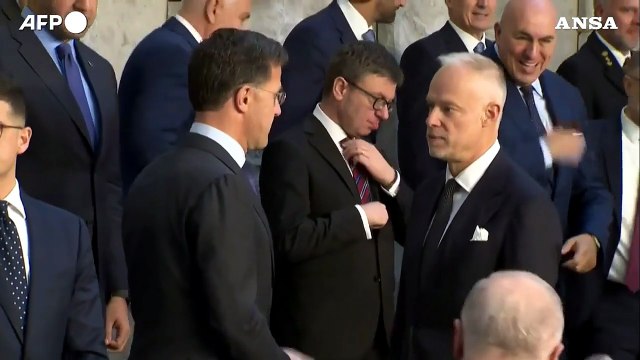 Nato, foto di famiglia dei ministri della Difesa
