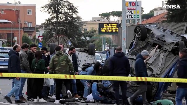 Roma, incidente tra volanti: muore un poliziotto