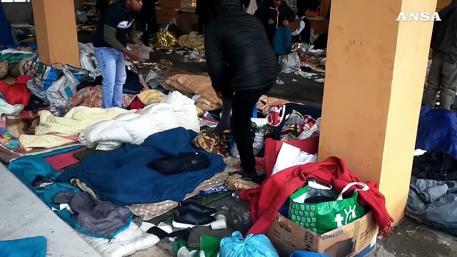 Al via lo sgombero dei migranti dal Porto Vecchio di Trieste