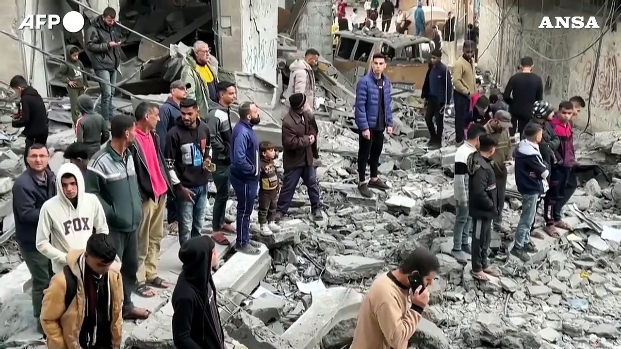 Gaza, Nuseirat: la moschea di Al-Qassam semi-distrutta dopo un raid israeliano