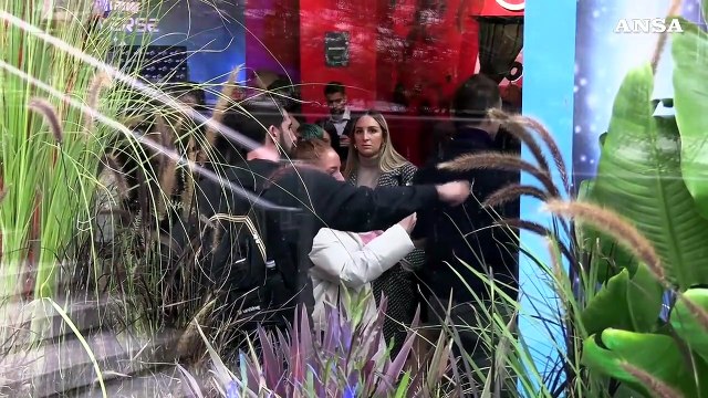 Milano, apre il pop-up di Amazon per il Black Friday