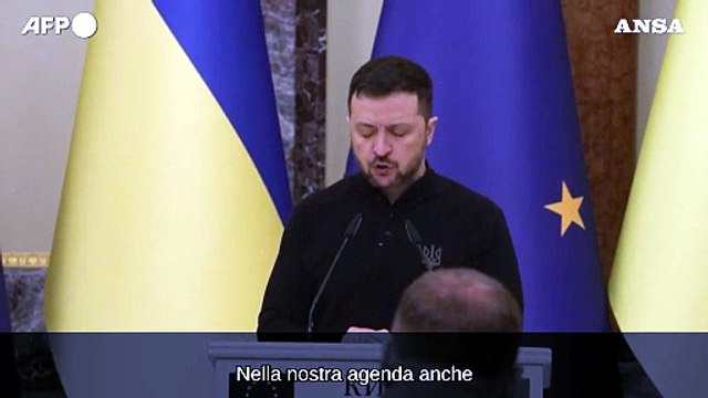 Zelensky: L'invito ad aderire alla Nato e' necessario per la nostra sopravvivenza