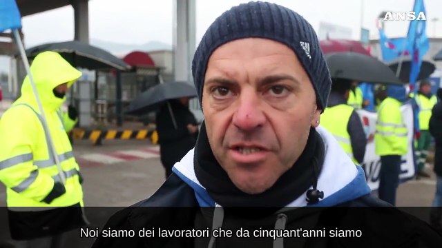 Stellantis, operai bloccano l'ingresso merci allo stabilimento di Cassino