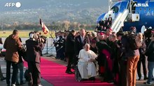 Papa Francesco in Corsica, la cerimonia di benvenuto ad Ajaccio