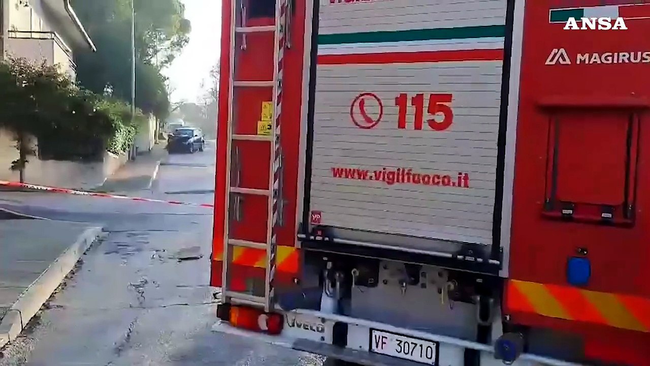 Incidente stradale ad Ancona, due morti e fuga di gas