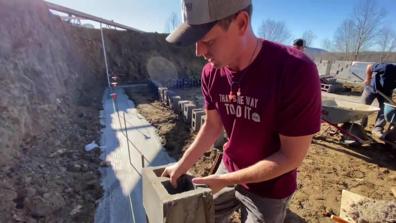 Building The Farmhouse | Day 4: Laying a block foundation