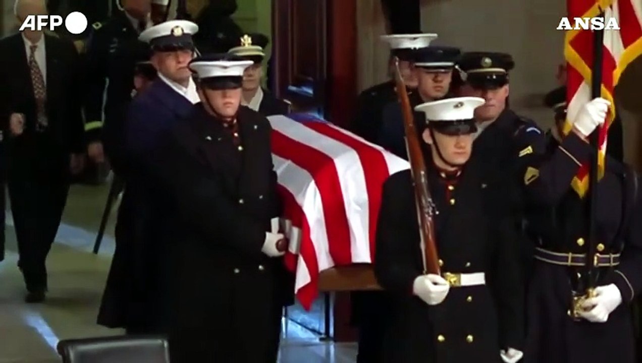 Washington, aperta in Campidoglio la camera ardente per Carter