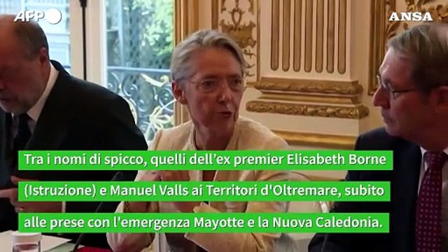 Nasce il governo Bayrou: 19 riconfermati, due ex premier e un tecnico all'economia