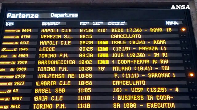 Caos in Stazione Centrale a Milano, ritardi e treni bloccati per un guasto