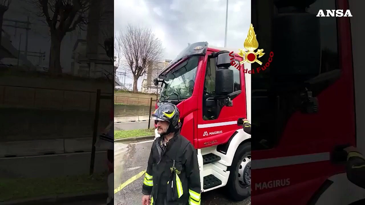 Maltempo, bomba d'acqua a Firenze: soccorsa una persona in un sottopasso allagato