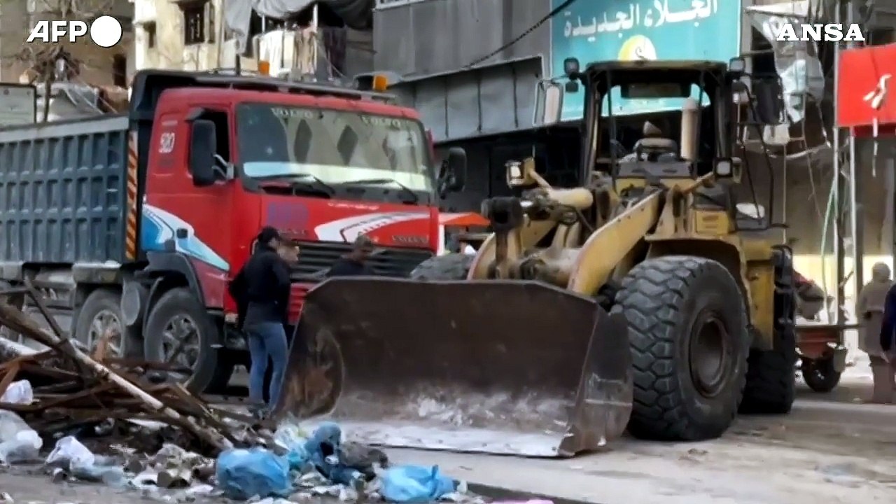 Tregua Israele-Hamas, a Gaza City si ripuliscono le strade