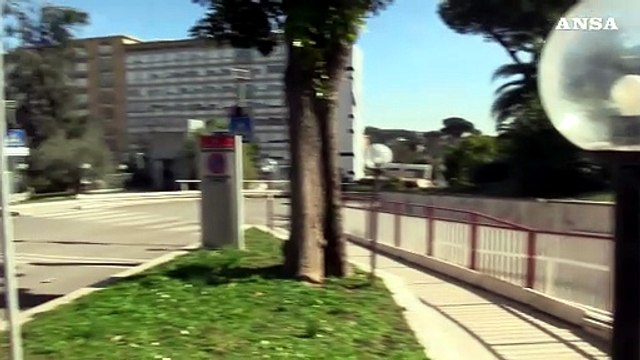 Papa Francesco, fedeli al Policlinico Gemelli in preghiera