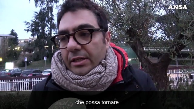 Papa Francesco ricoverato, le preghiere dei fedeli davanti al Gemelli