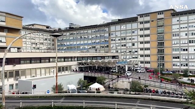 Il Papa al Gemelli, possibile ricovero di alcuni giorni