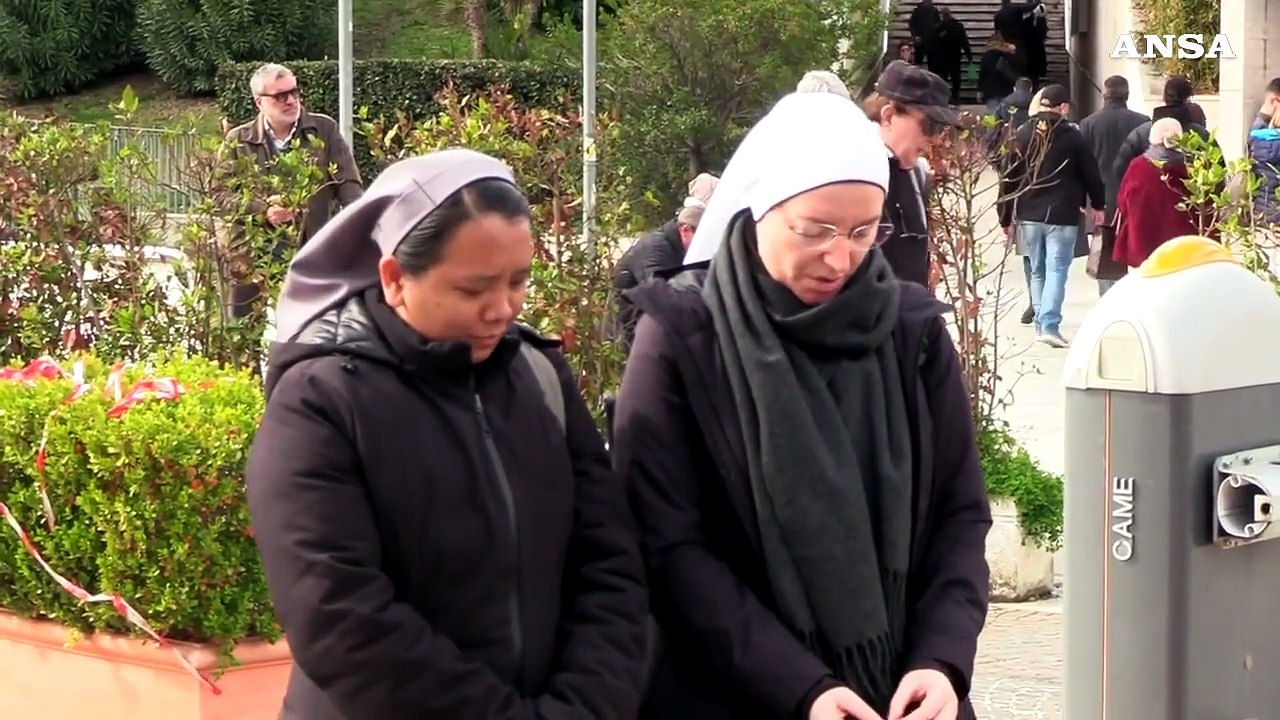 Papa, al Gemelli la messa con il cardinale Reina che ringrazia i fedeli